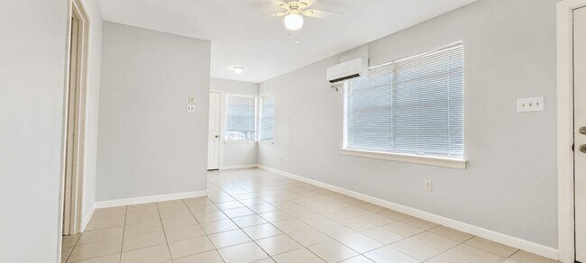 Building Photo - 7818 Oak Knoll Ln