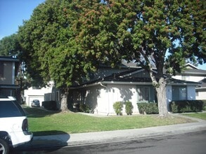 Building Photo - 2615 Sextant Ave