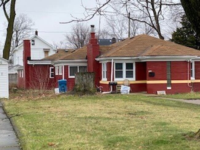 Building Photo - 5 Bed - 1.5 Bath Single Family Home in Lorain