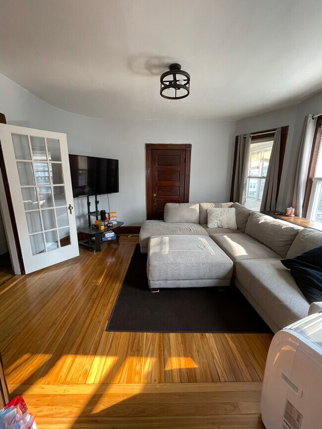 Building Photo - 56 Blucher St