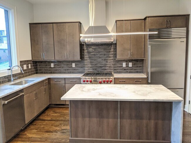 Foto del edificio - Luxury Townhome in Desirable Germantown Neighborhood