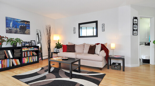 Building Photo - Emerald Terrace Apartments