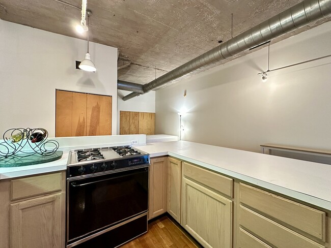 Building Photo - 110 N Peoria St