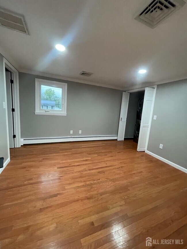 Building Photo - 1072 Bordentown Ave