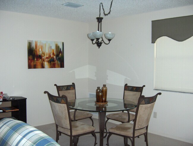 Building Photo - 2594 Hialeah Ave
