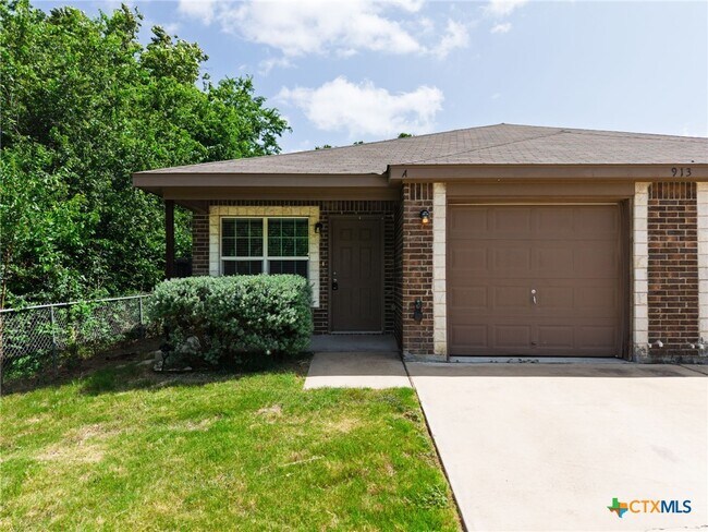 Foto del edificio - 913 Ashwood Dr
