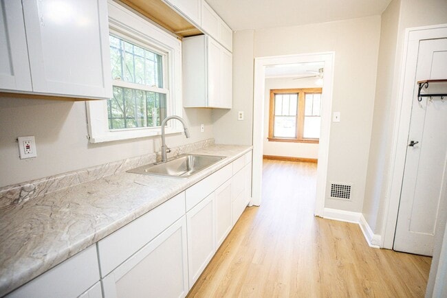 Building Photo - 2529 Greenbriar Rd
