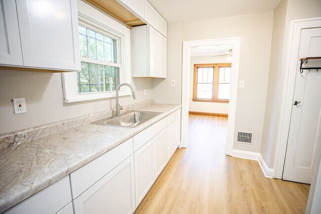 Foto del edificio - 2529 Greenbriar Rd