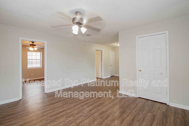 Foto del edificio - 8-408 Thompsonville Ln