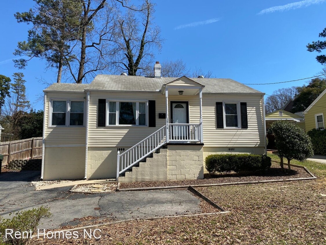 2 br, 1 bath House 2916 Oberlin Road House Rental in Raleigh, NC