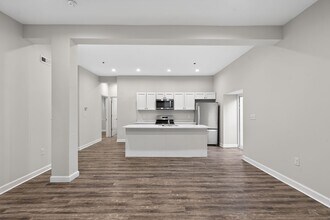 Building Photo - 980 N Marshall St