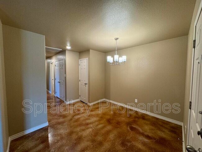 Building Photo - 1651 Sabine Rd