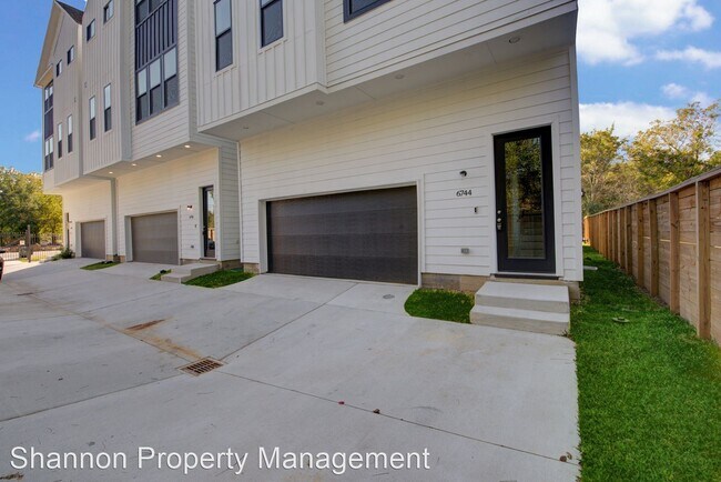 Building Photo - 3 br, 3 bath House - 6744 Del Rio St.