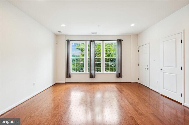 Foto del edificio - 5460 Stream Bank Ln