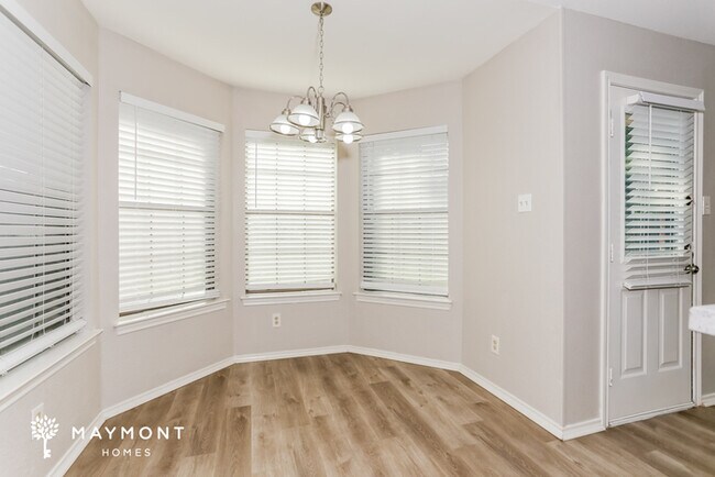 Foto del edificio - 1207 Belclaire Ln