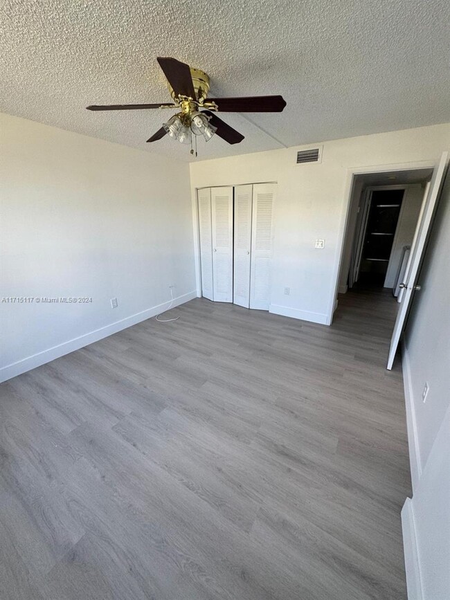 Foto del edificio - 8201 NW 8th St