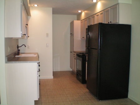 Kitchen - Foxwood Townhouse Apartments