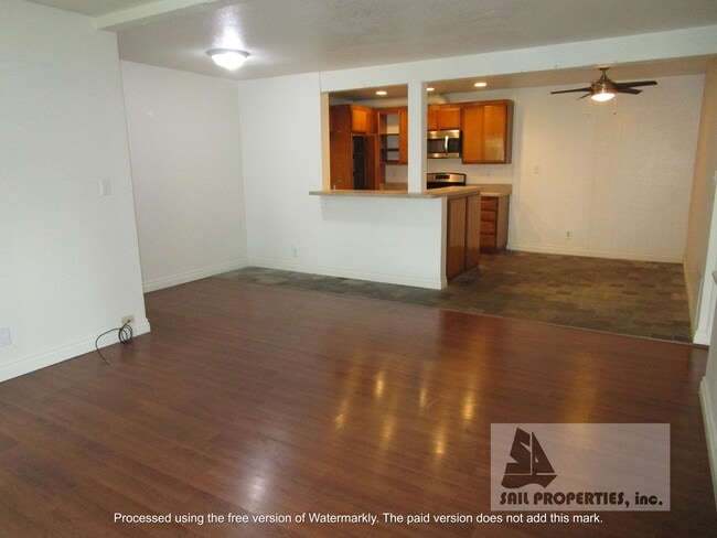 Building Photo - 2 Bedroom Condo for Lease in Desirable Long Beach Community