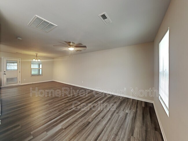 Building Photo - 115 Maple Crest Dr