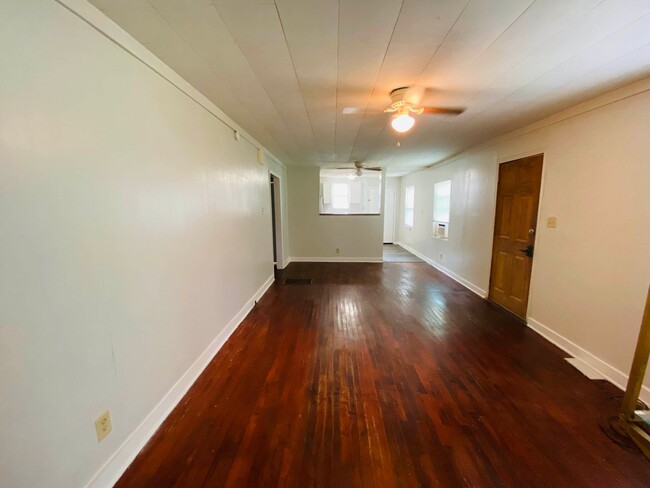 Building Photo - Three bedrooms/two bath House -Move-in Jan...