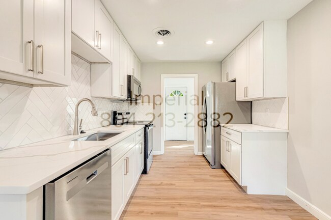 Foto del edificio - 4261 Sheffield Rd