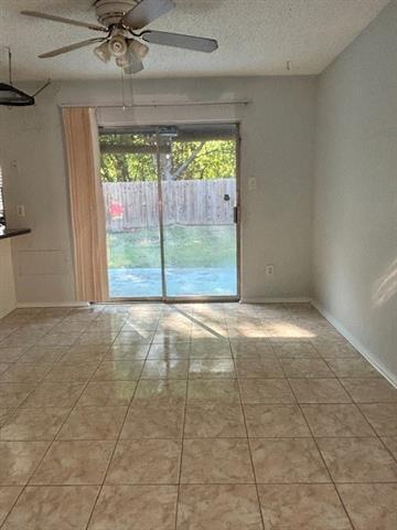 Building Photo - 2212 Honey Creek Ln