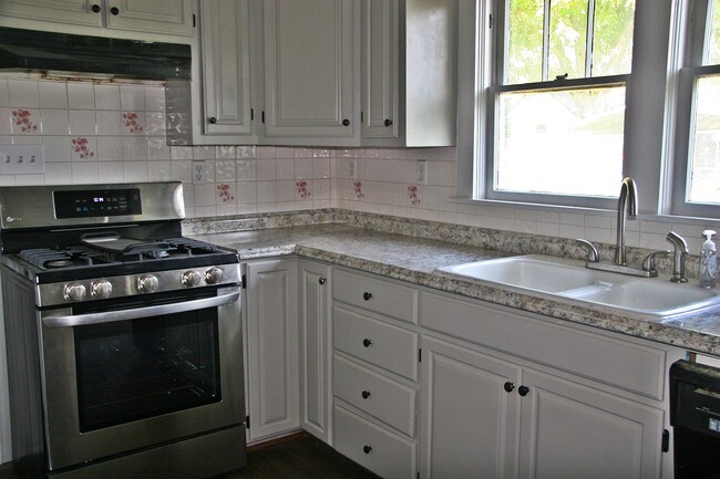 Kitchen - 210 N Pine St