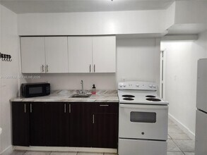 Building Photo - 16031 NE 18th Pl