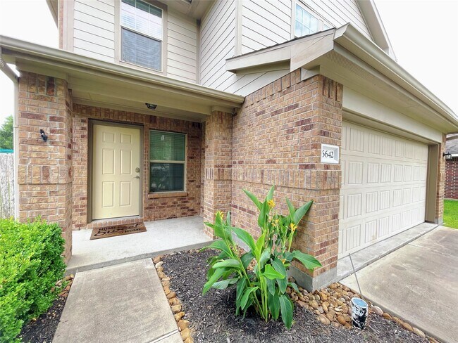 Foto del edificio - 6642 Haven Forest Ln