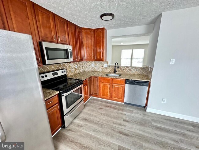 Building Photo - 18 Gemstone Ct
