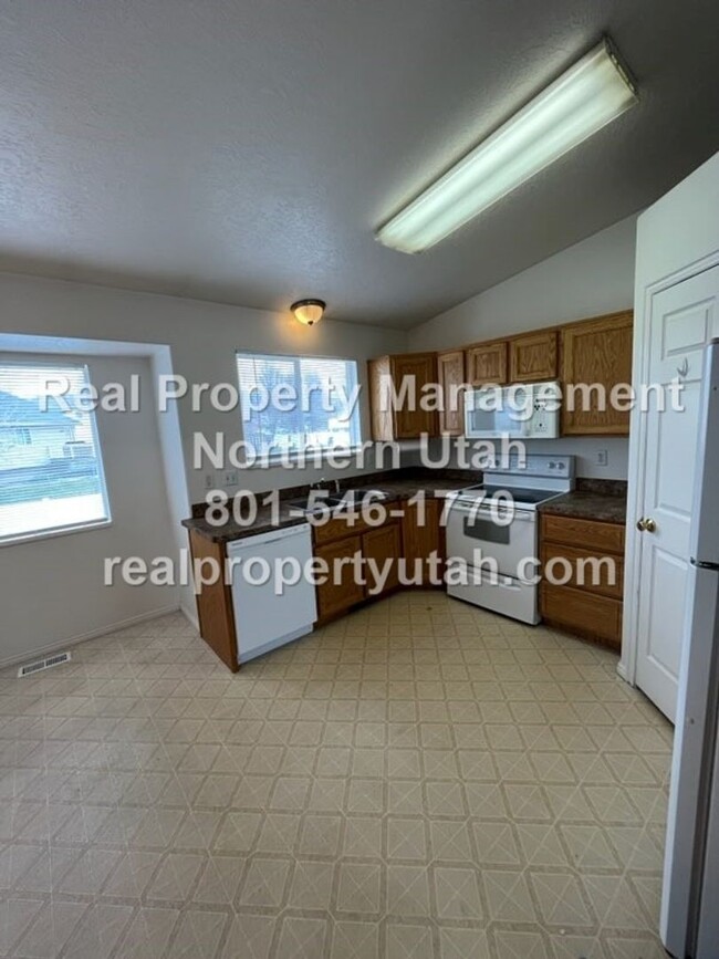 Building Photo - 3 Bedroom 2 Bath Home in Clearfield Coming...