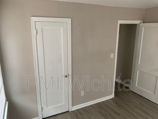Building Photo - 1512 S Pattie St