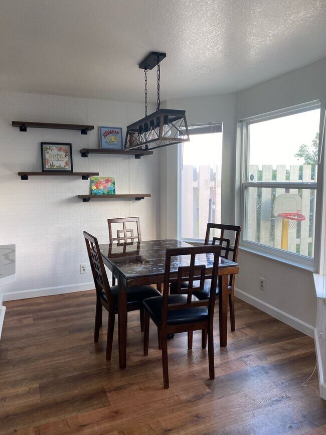Foto del edificio - 4 Bed, 3 Bath Single Family House Availabl...