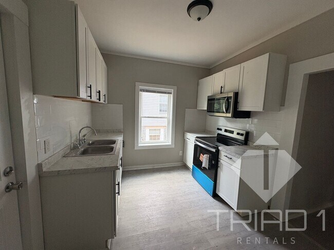 Foto del edificio - Freshly Renovated Homes in a Charming High...