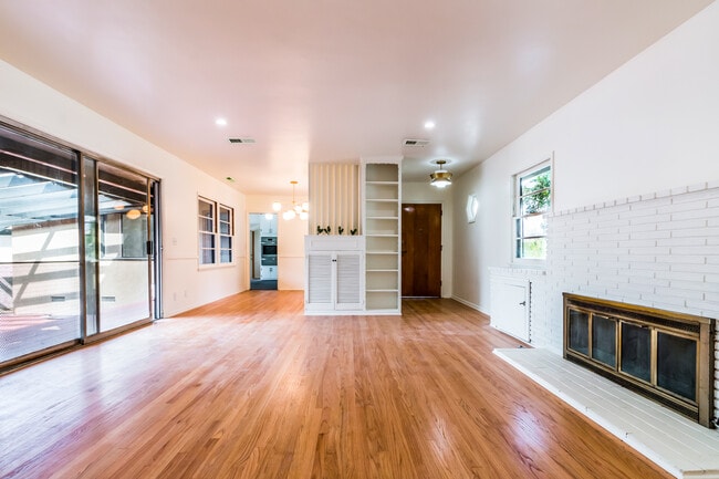 Building Photo - 3551 W Avenue 42