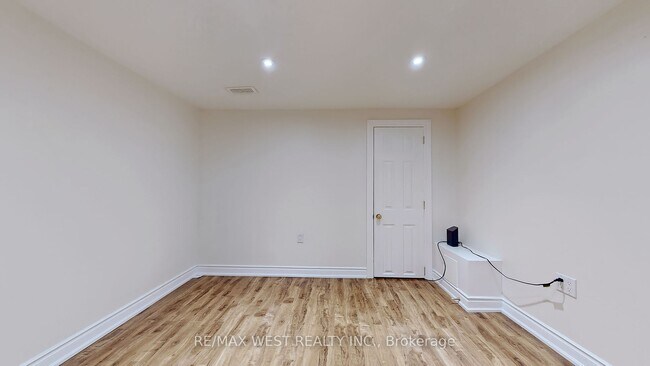 Building Photo - 139 Ranee Av