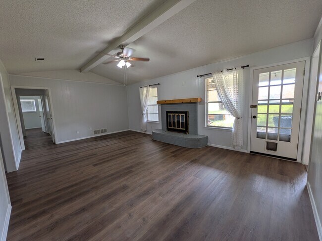 Building Photo - 2305 Stockbridge Ct