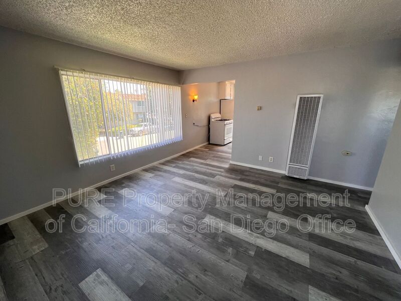 Primary Photo - 242 Twin Oaks Ave