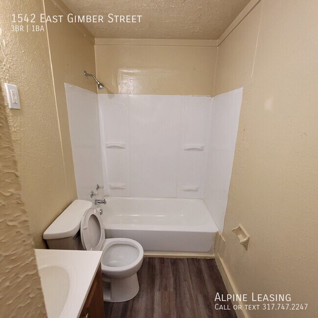 Building Photo - 1542 E Gimber St