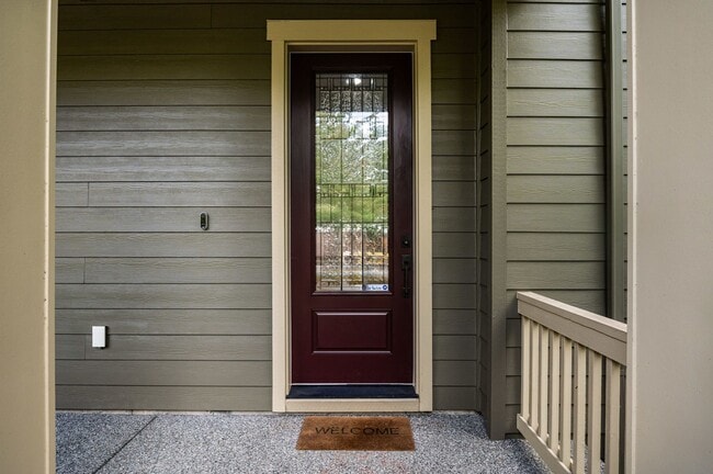 Building Photo - North East Facing 4 bed 3 bath ready for m...