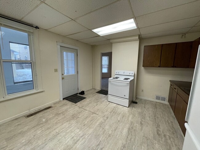 Building Photo - 410 N 52nd Ave W