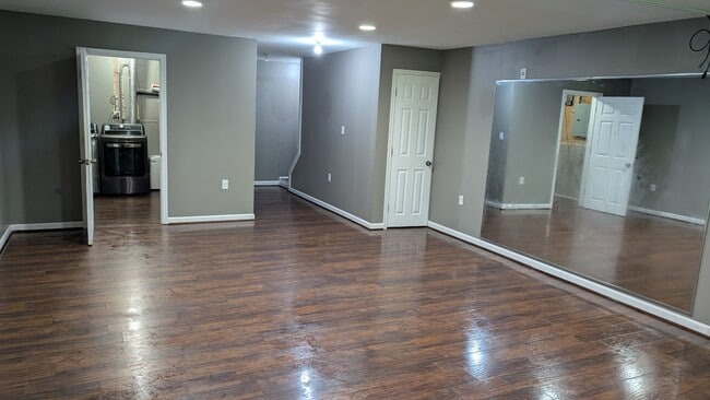 Building Photo - 16 Rampart Dr