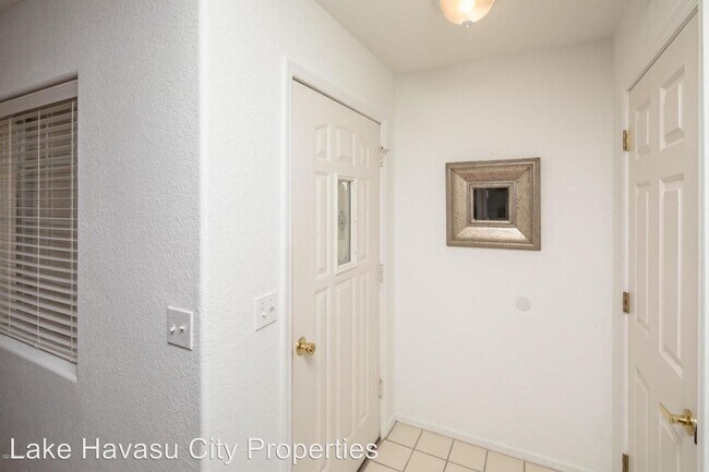 Building Photo - 2031 Magnolia Dr