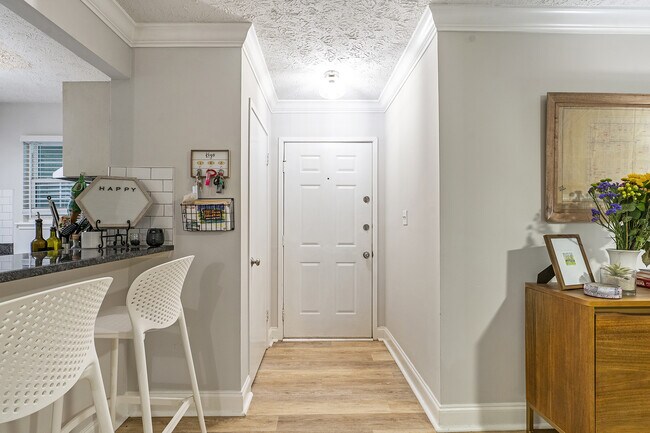 Foto del edificio - 6800 Glenridge Dr