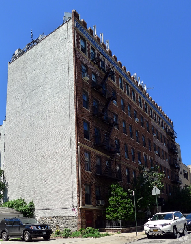 Building Photo - 440 95th St