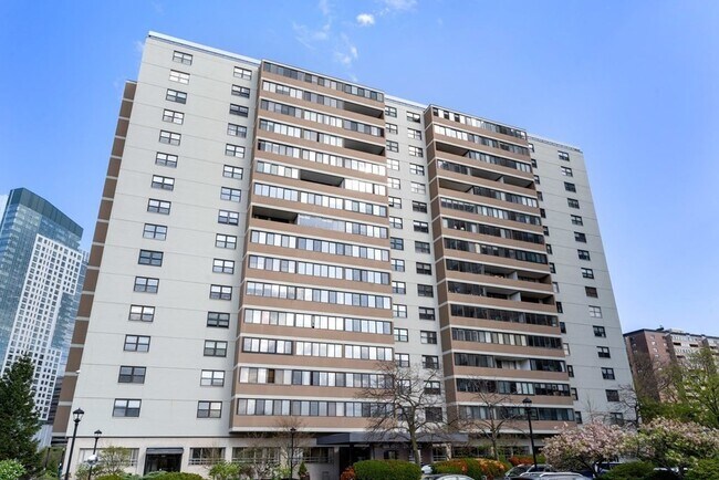 Building Photo - 6 Whittier St