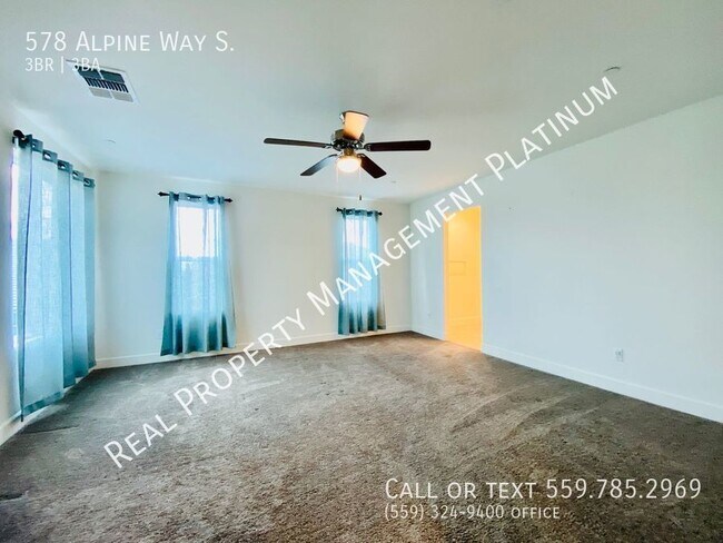 Foto del edificio - $2,995 Beautiful 3 Bedroom Home with 3 Car...