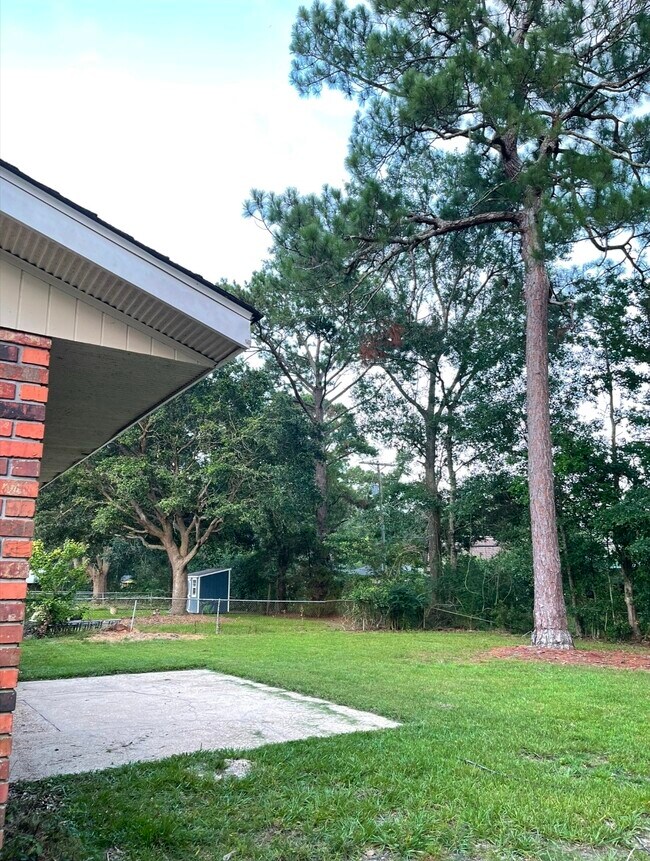 Foto del edificio - 15905 Waycross Dr