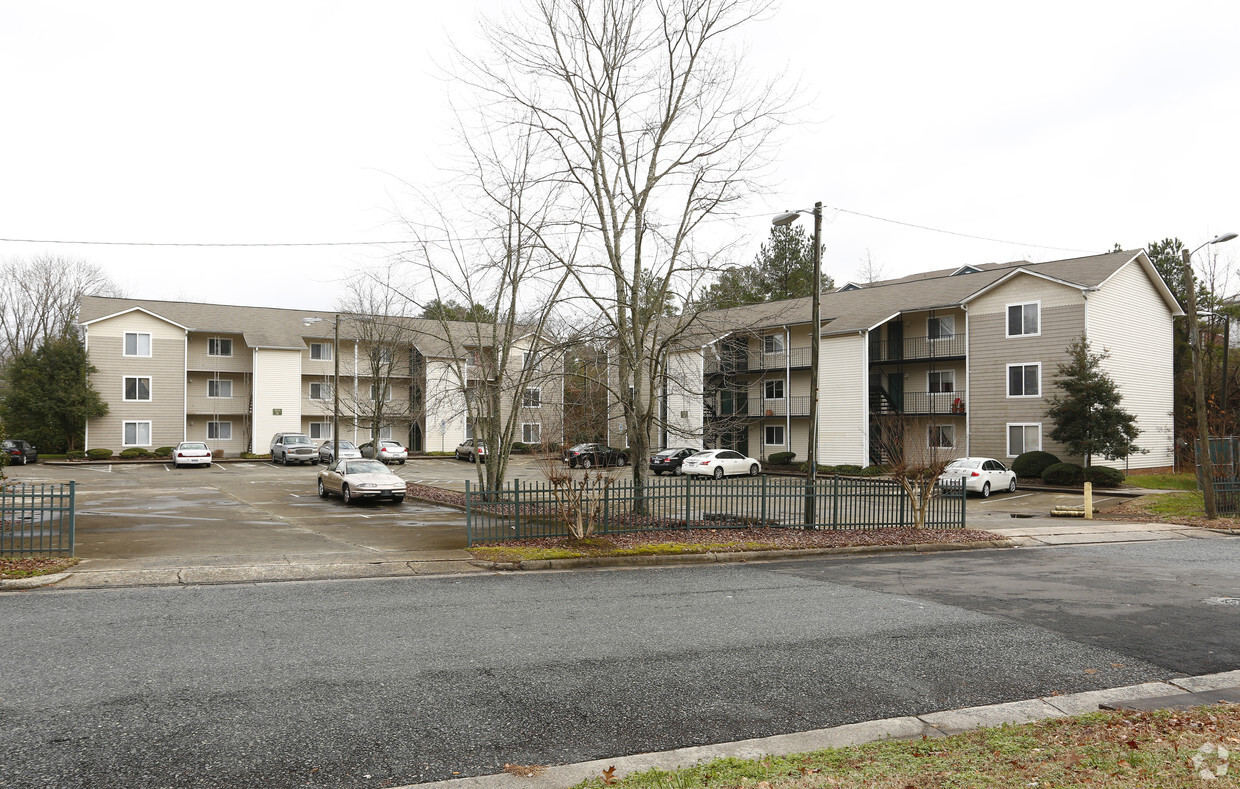 Primary Photo - Underwood Square Apartments