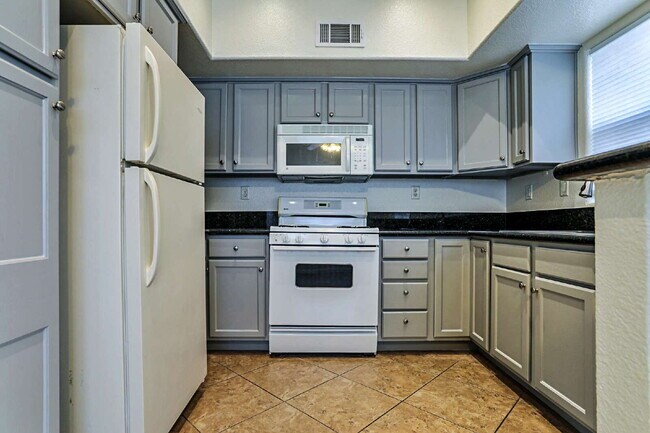 Foto del edificio - Spacious 1st floor condo in Henderson